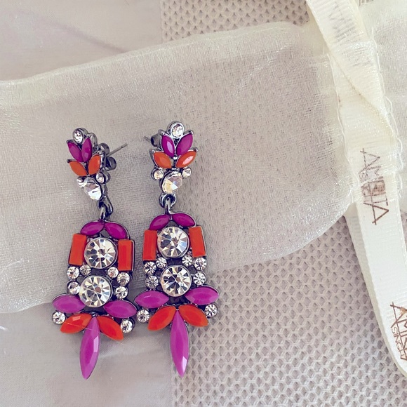 💕2 for $25💕Stunning Amrita Singh drop earrings - Picture 1 of 2